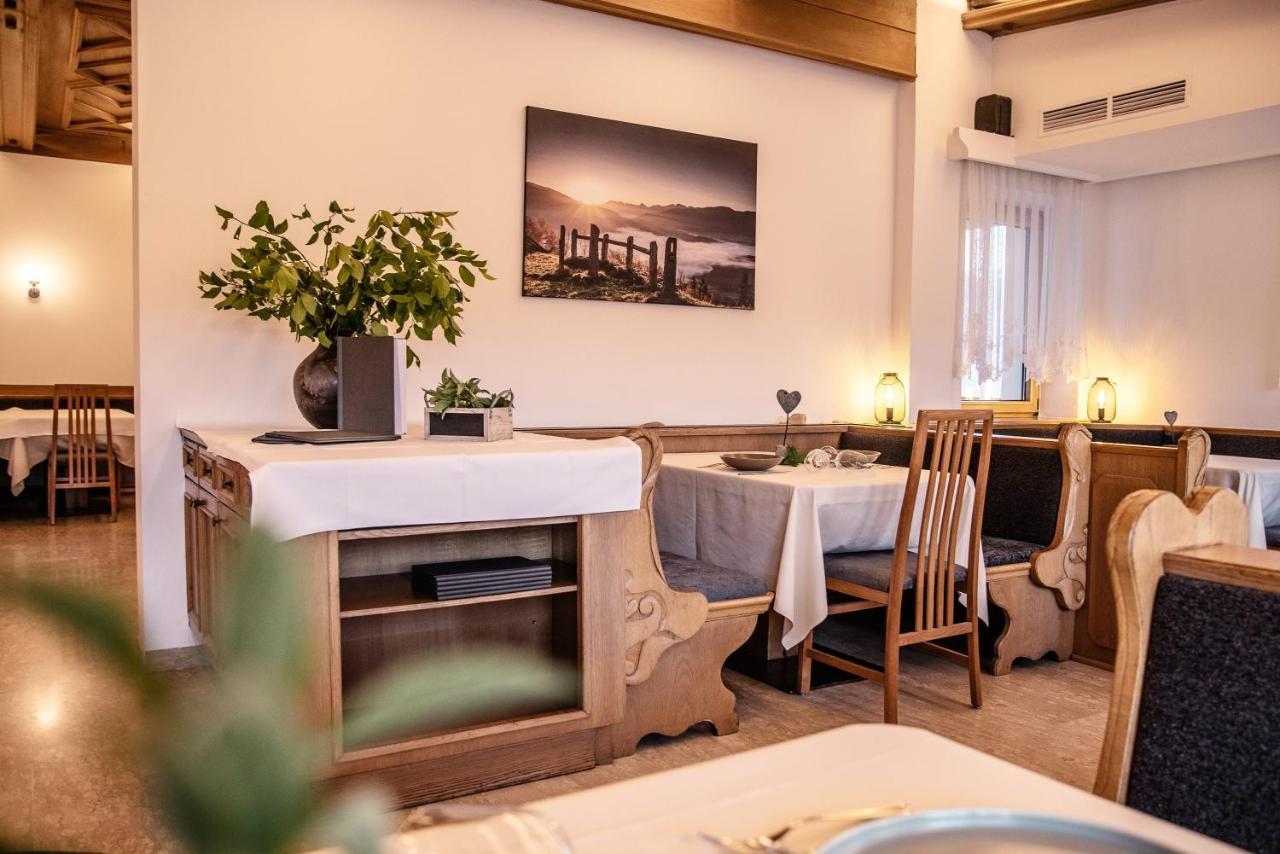 Appartement- Und Wellnesshotel Winkler ฟัลเซส ภายนอก รูปภาพ