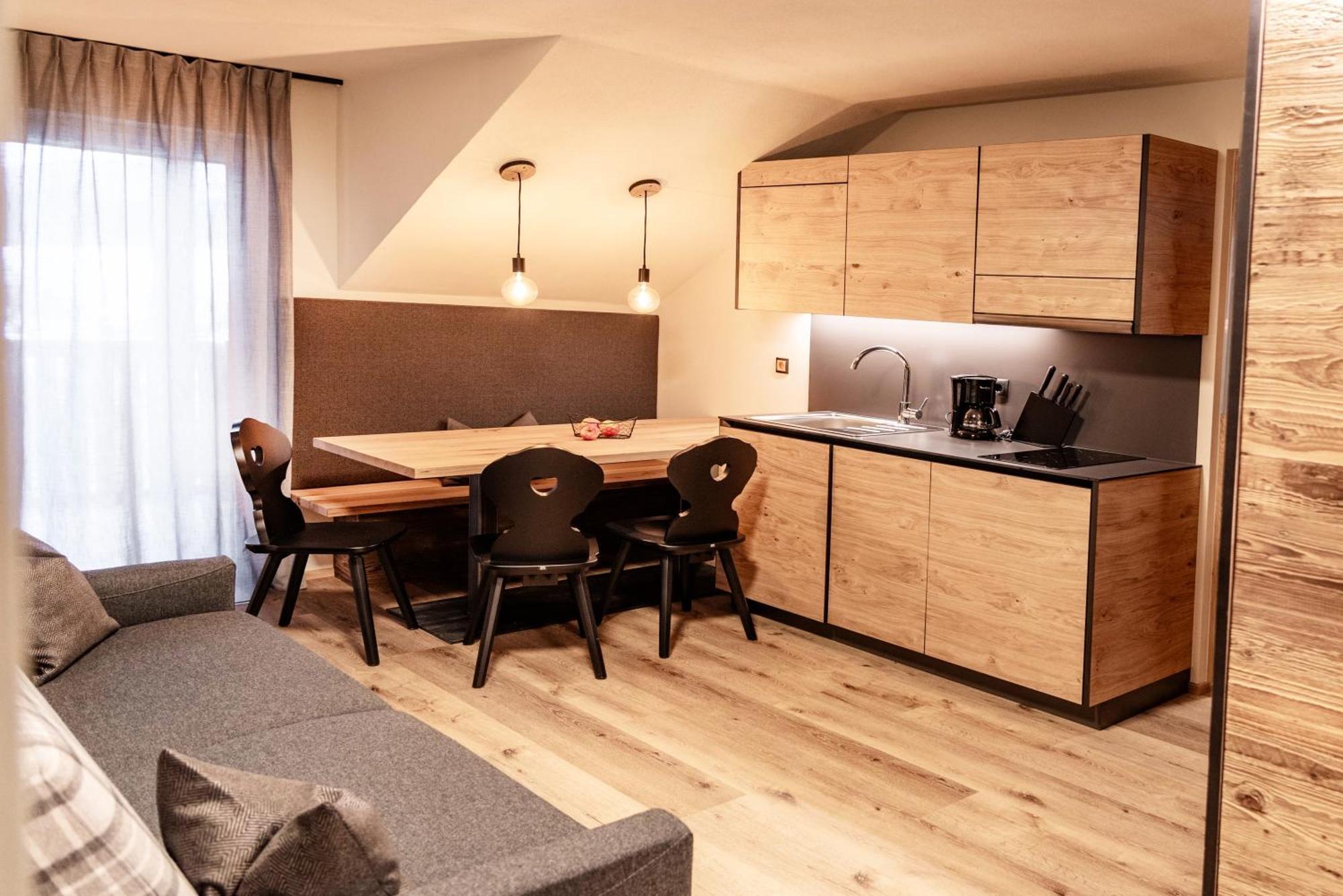 Appartement- Und Wellnesshotel Winkler ฟัลเซส ภายนอก รูปภาพ