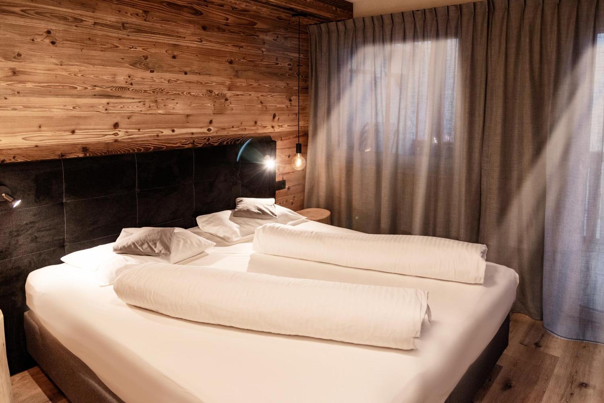 Appartement- Und Wellnesshotel Winkler ฟัลเซส ภายนอก รูปภาพ