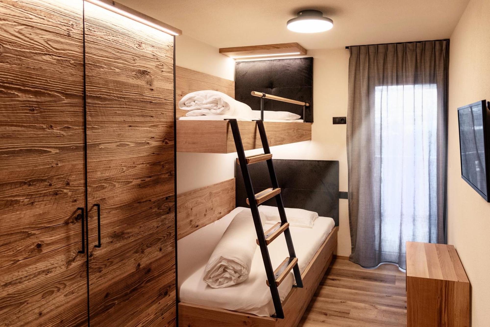 Appartement- Und Wellnesshotel Winkler ฟัลเซส ภายนอก รูปภาพ