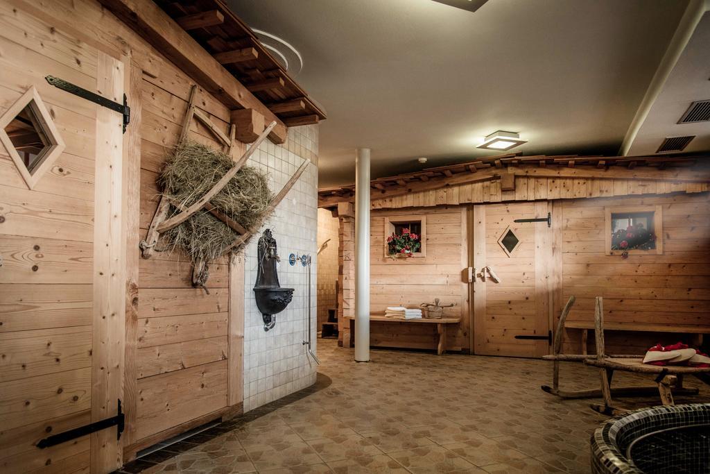 Appartement- Und Wellnesshotel Winkler ฟัลเซส ภายนอก รูปภาพ