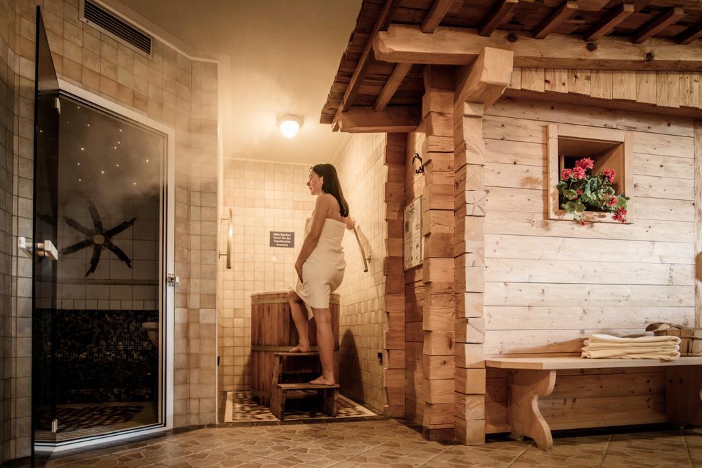 Appartement- Und Wellnesshotel Winkler ฟัลเซส ภายนอก รูปภาพ
